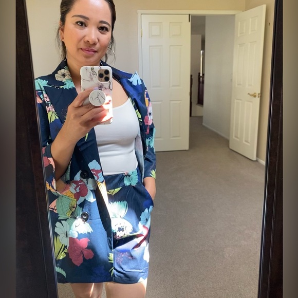 NO LABEL Women’s Blue Floral Blazer & Shorts Set Size S/M EUC - Picture 3 of 17